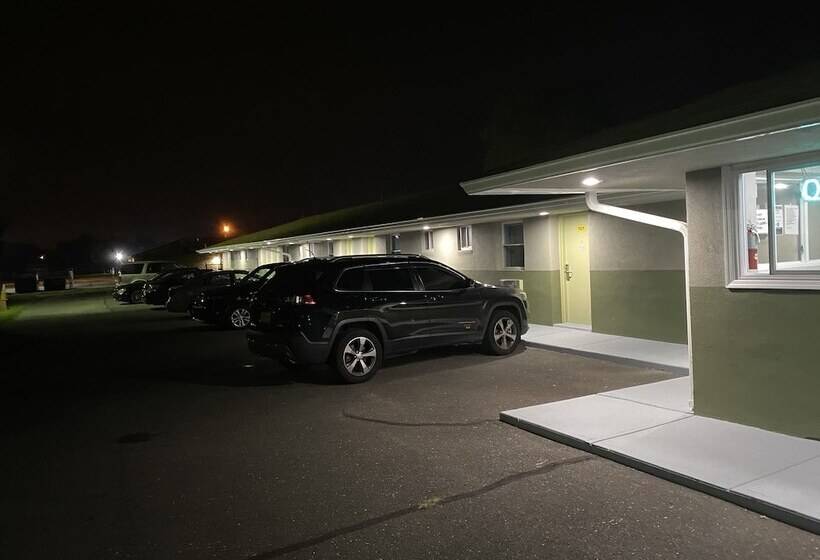 בית מלון כפרי Red Carpet Inn & Suites Wrightstown