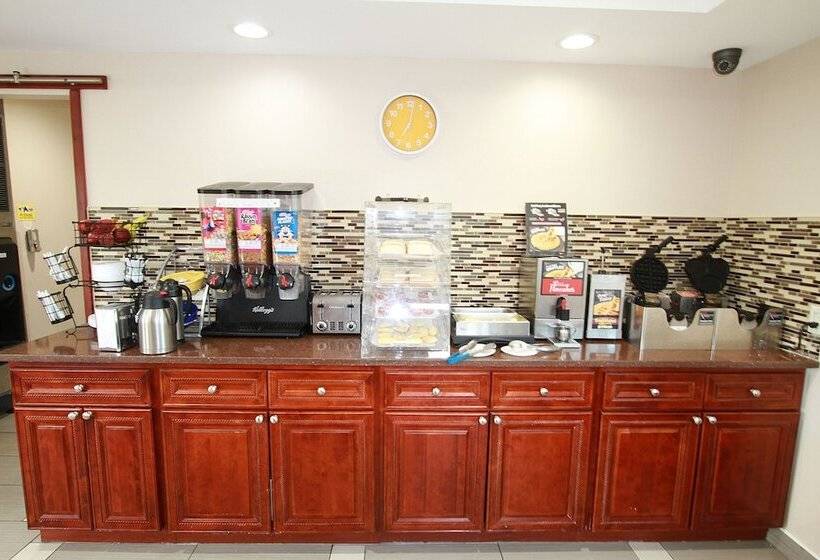 Отель Travel Inn & Suites Flemington