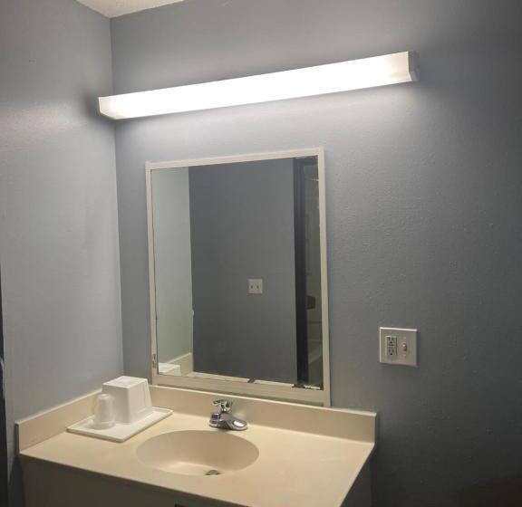 هتل Troy Inn And Suites