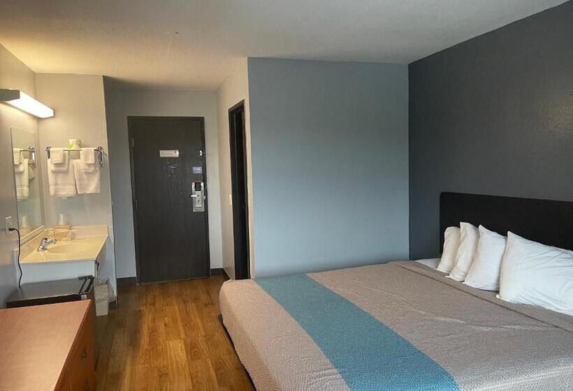 هتل Troy Inn And Suites