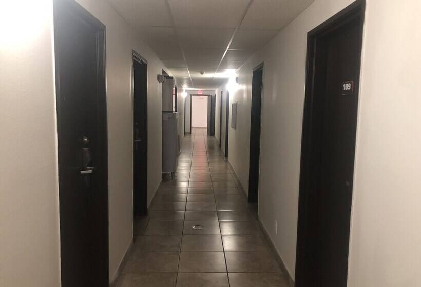 هتل Troy Inn And Suites