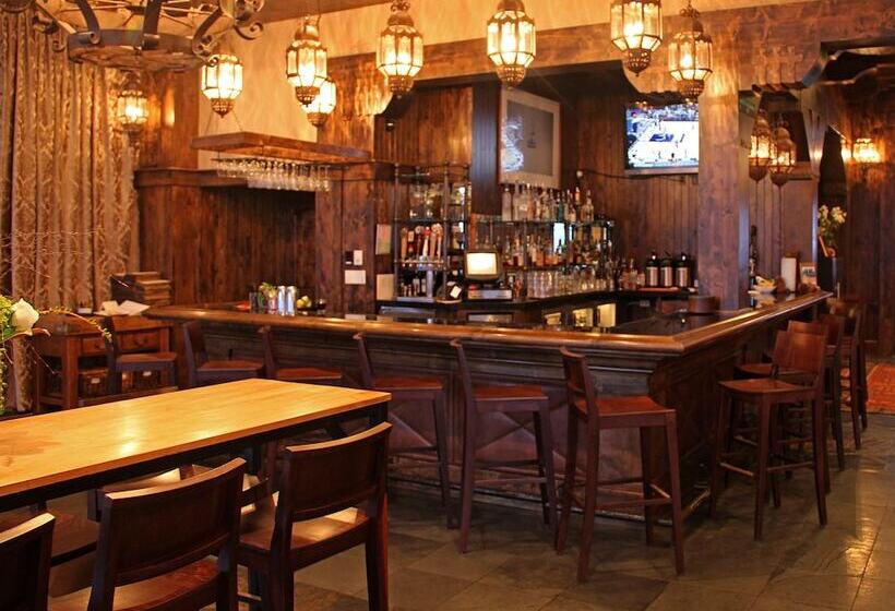 هتل West Shore Cafe And Inn