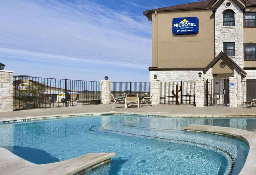 Microtel Inn & Suites By Wyndham Buda Austin South