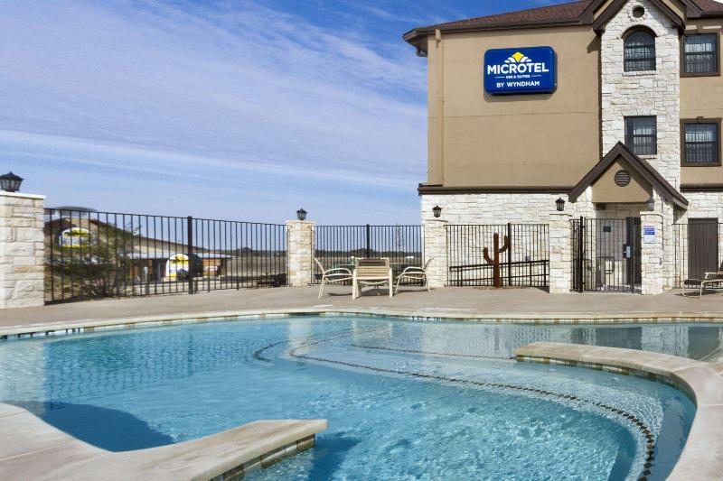 Microtel Inn & Suites By Wyndham Buda Austin South