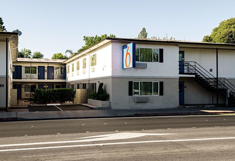 Motel 6modesto, Ca  Downtown