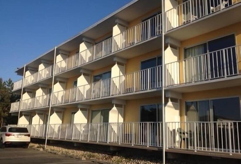 فندق على الطريق Seaside Inn & Suites