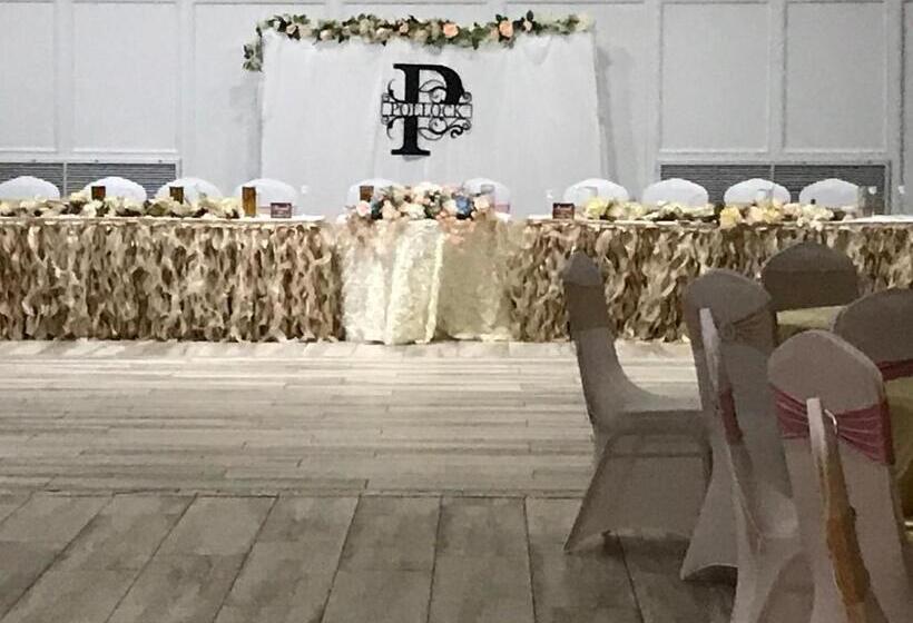 استراحتگاه Columbia Lakes Hotel & Conference Center