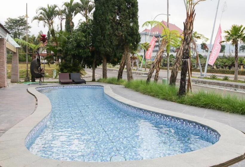 هتل Reddoorz Plus @ Panorama Villas Batu
