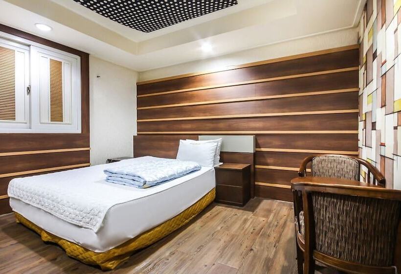 فندق على الطريق Geochang Enter