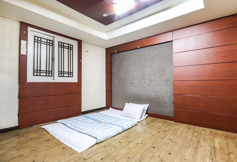 فندق على الطريق Geochang Enter