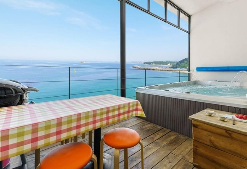 פנסיון Goseong Croton Pool Villa