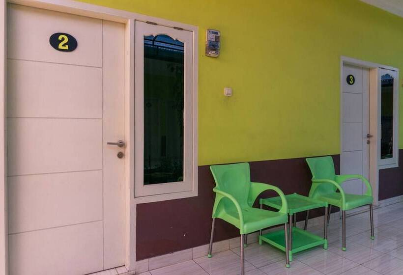 هتل Reddoorz @ Mt Haryono Street Waingapu
