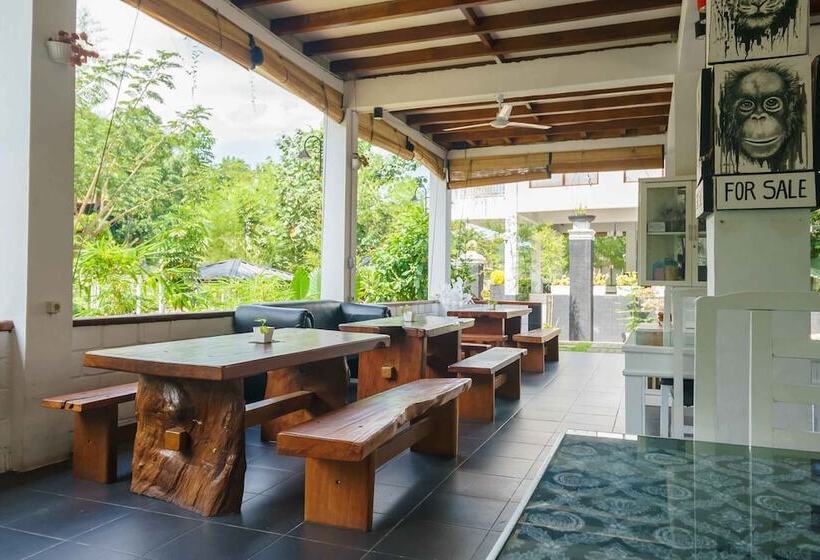 پانسیون Reddoorz Premium @ The Heritage Bukit Lawang