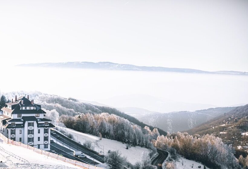 Sky Cabin Apartments
