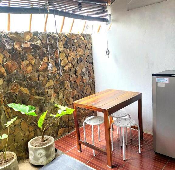 تختخواب و صبحانه Pool House Studios
