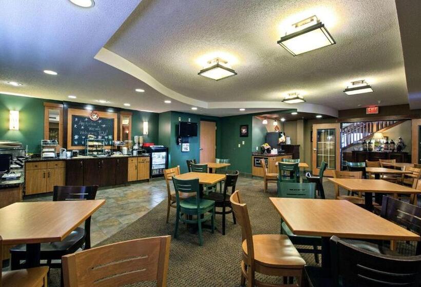 هتل Amerivu Inn And Suites  Waconia