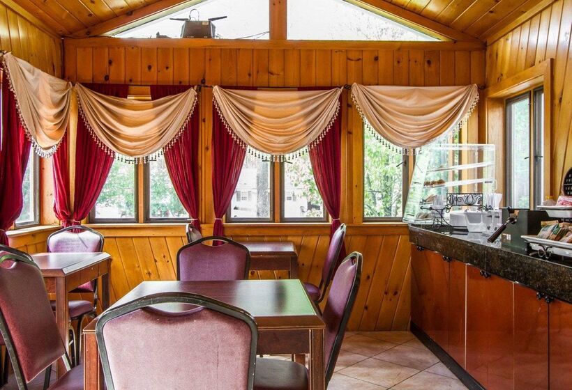 هتل Rodeway Inn & Suites Brunswick Near Hwy 1
