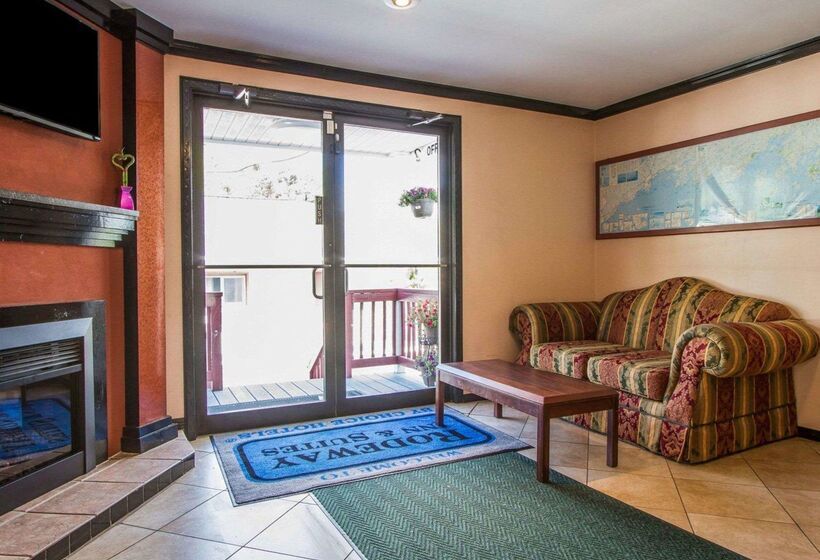 هتل Rodeway Inn & Suites Brunswick Near Hwy 1