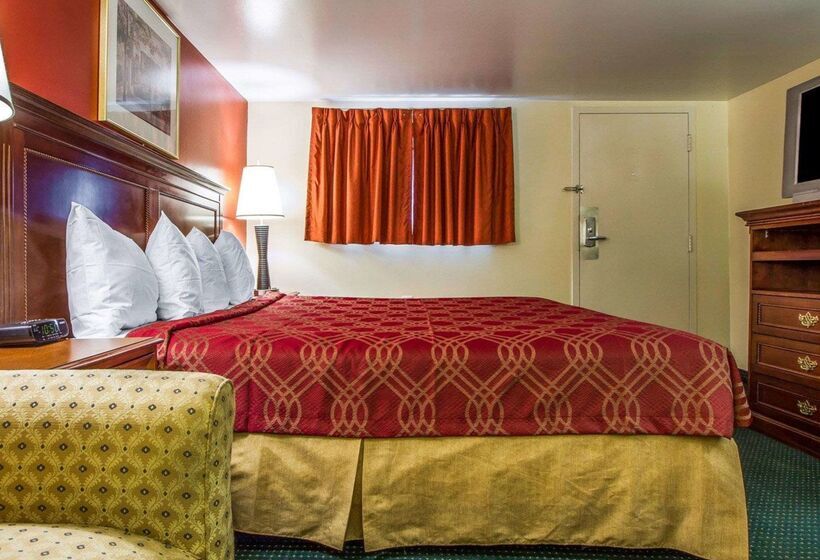 هتل Rodeway Inn & Suites Brunswick Near Hwy 1