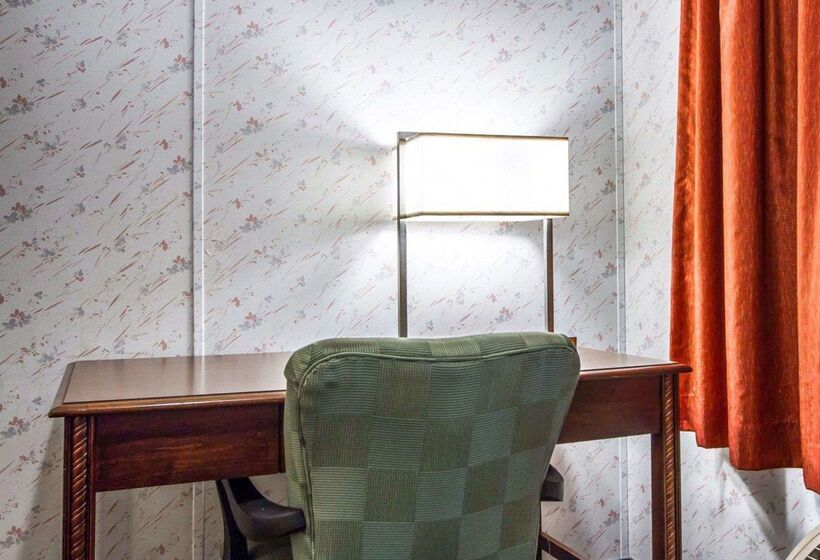 هتل Rodeway Inn & Suites Brunswick Near Hwy 1