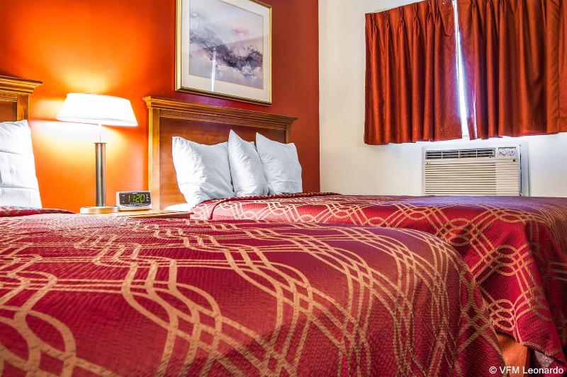 هتل Rodeway Inn & Suites Brunswick Near Hwy 1