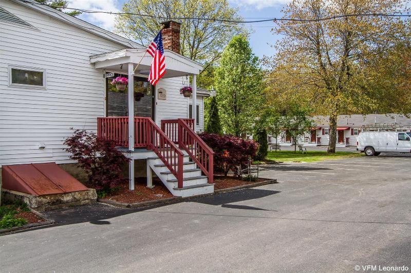 هتل Rodeway Inn & Suites Brunswick Near Hwy 1