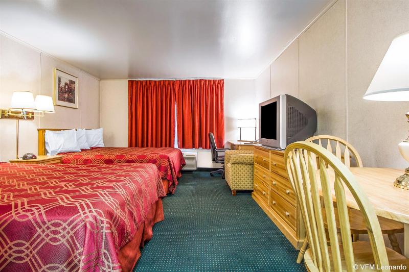 هتل Rodeway Inn & Suites Brunswick Near Hwy 1