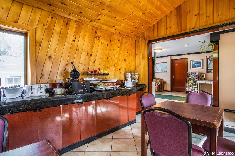 هتل Rodeway Inn & Suites Brunswick Near Hwy 1