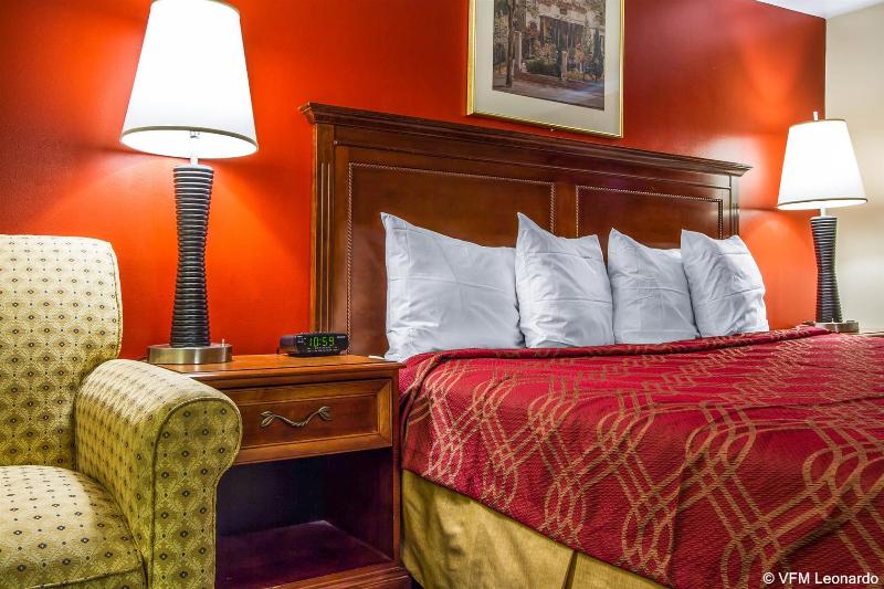 هتل Rodeway Inn & Suites Brunswick Near Hwy 1