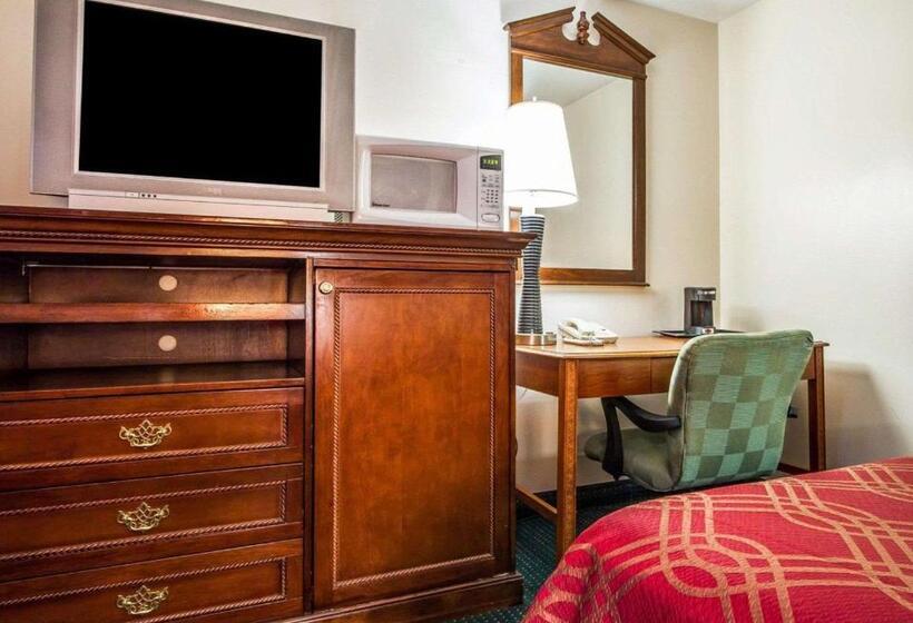 هتل Rodeway Inn & Suites Brunswick Near Hwy 1