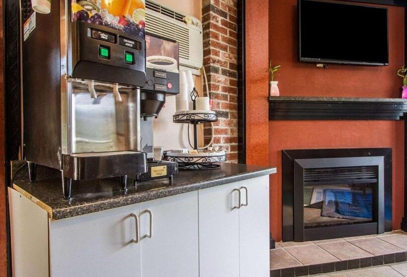 هتل Rodeway Inn & Suites Brunswick Near Hwy 1