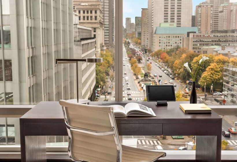 هتل Shangrila Toronto