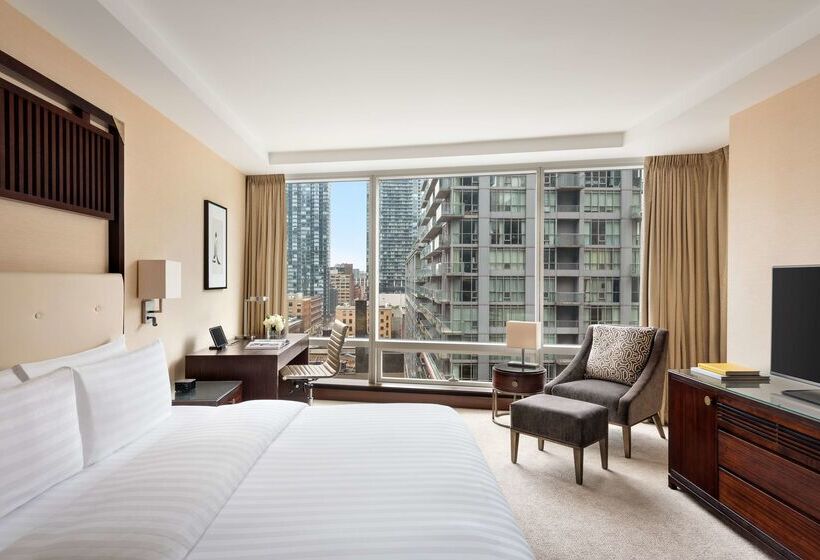 هتل Shangrila Toronto
