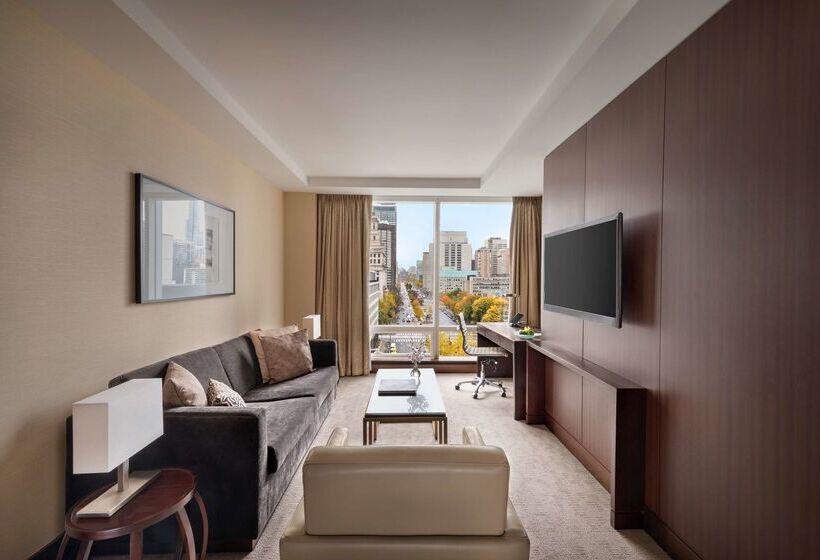 هتل Shangrila Toronto