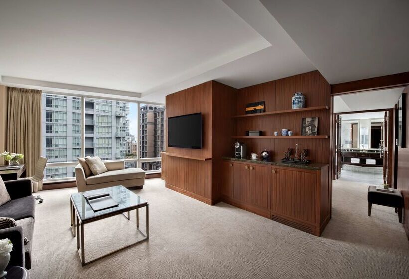 هتل Shangrila Toronto