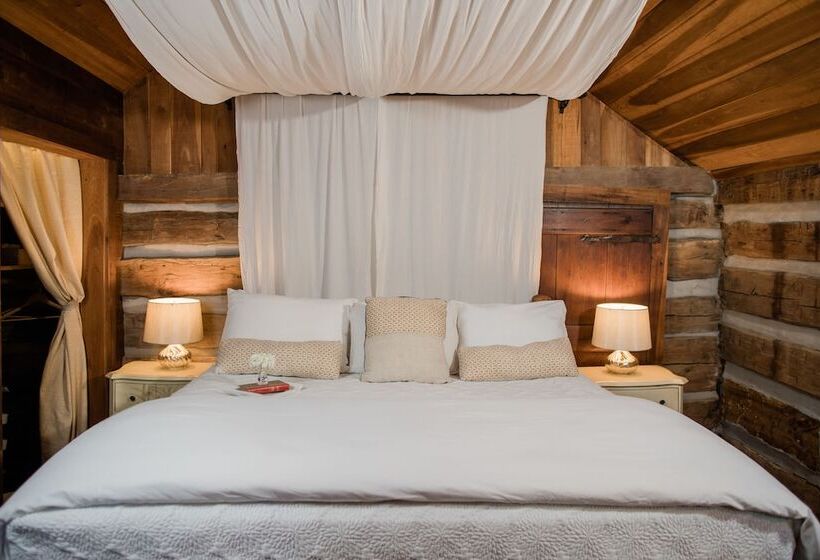 Отель The Mast Farm Inn