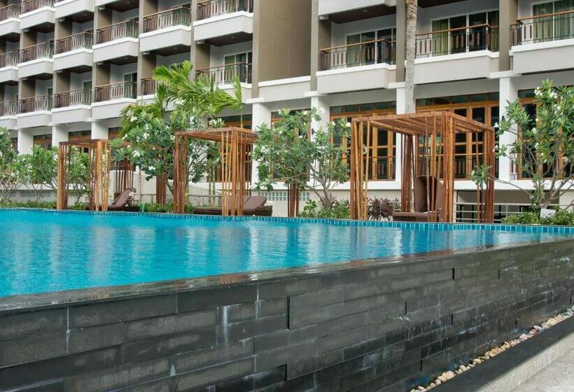 هتل Welcome World Beachfront Resort
