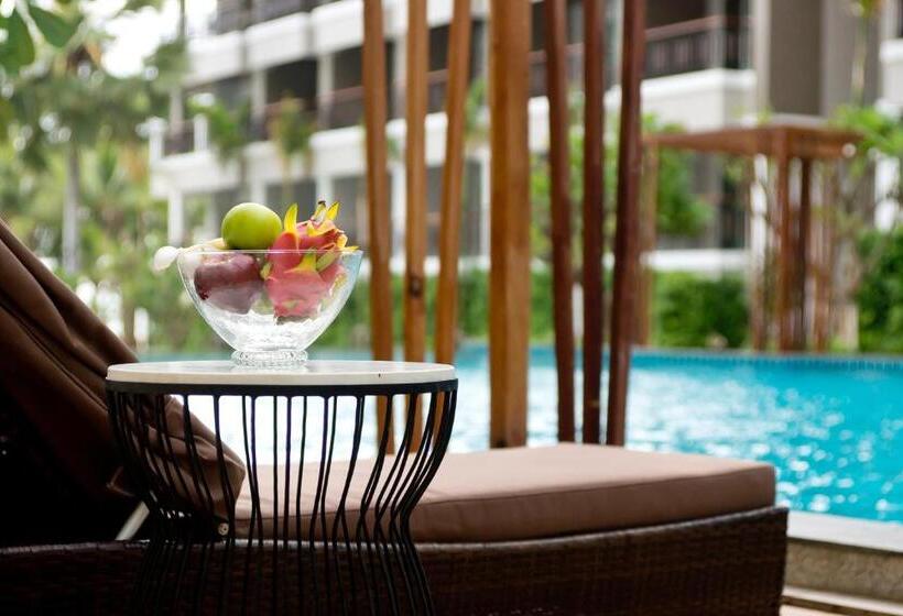 هتل Welcome World Beachfront Resort