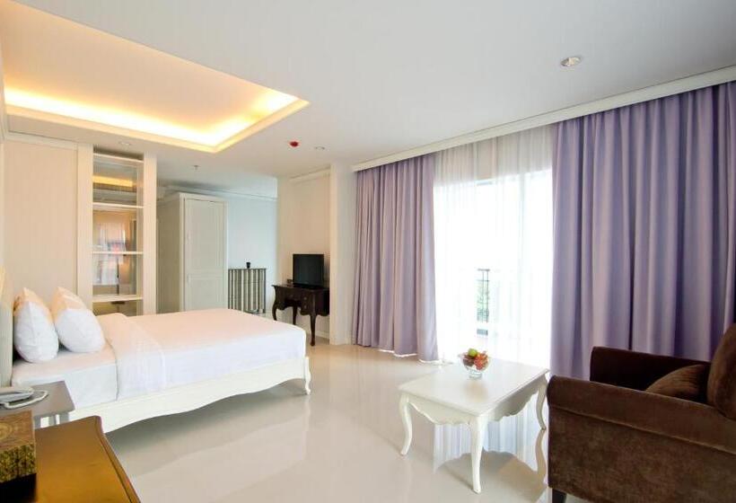 هتل Welcome World Beachfront Resort