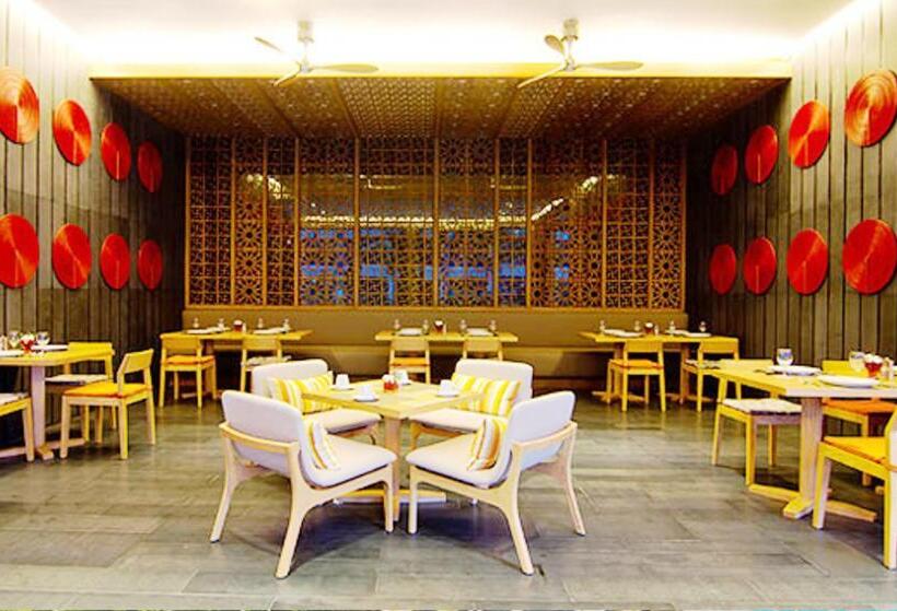 هتل Welcome World Beachfront Resort