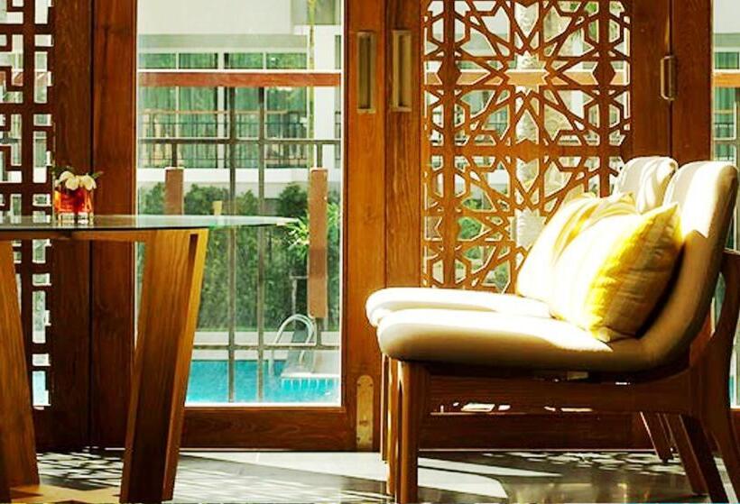 هتل Welcome World Beachfront Resort