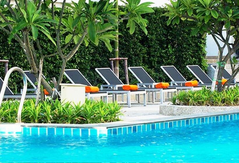 هتل Welcome World Beachfront Resort