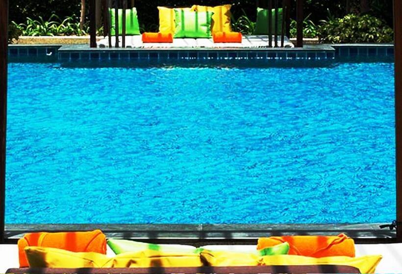 هتل Welcome World Beachfront Resort