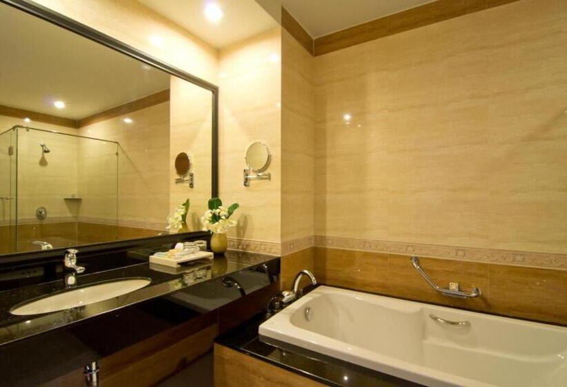 هتل Welcome World Beachfront Resort