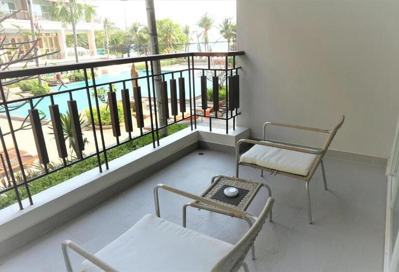 هتل Welcome World Beachfront Resort