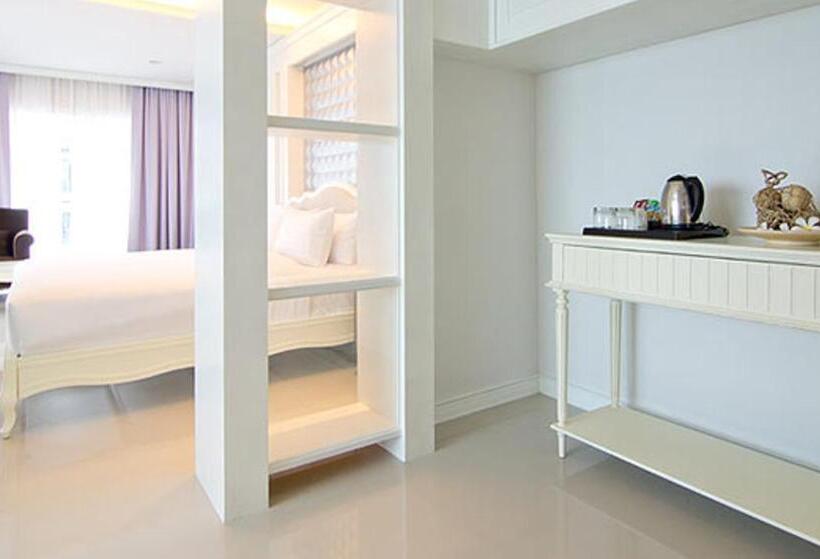 هتل Welcome World Beachfront Resort
