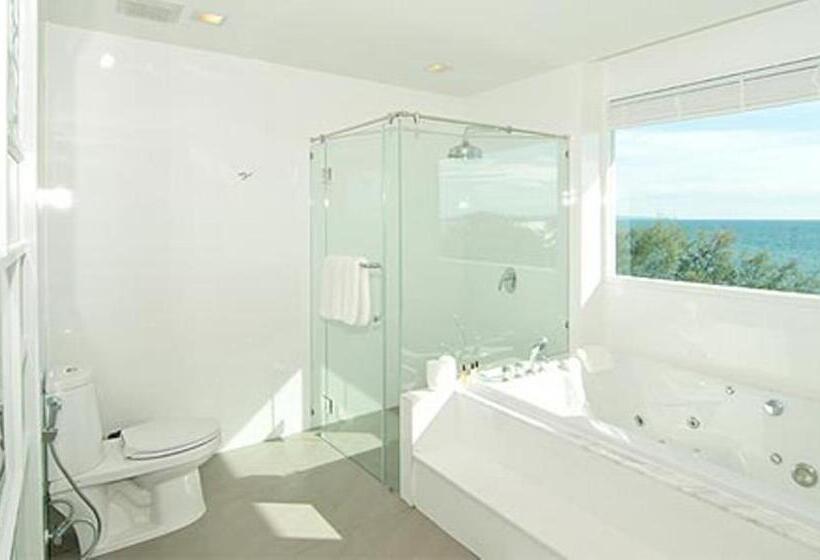 هتل Welcome World Beachfront Resort