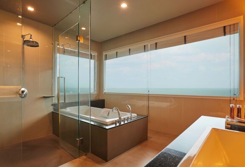 هتل Welcome World Beachfront Resort
