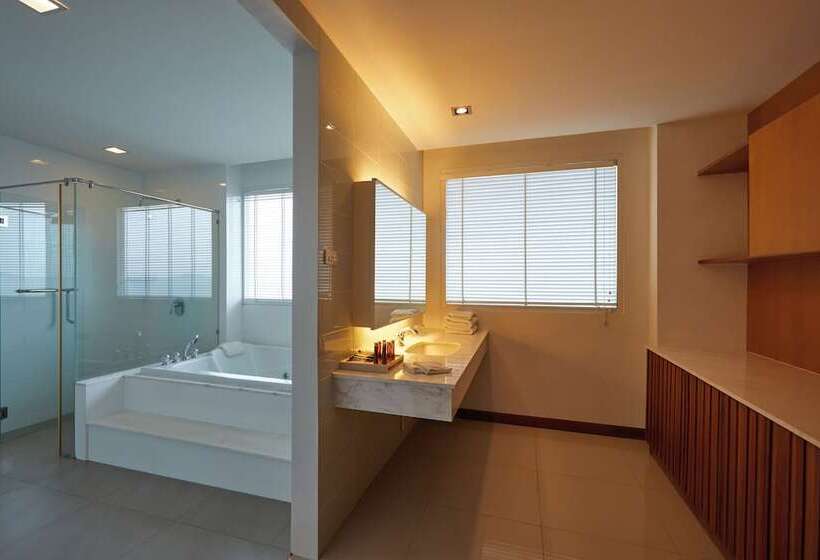 هتل Welcome World Beachfront Resort