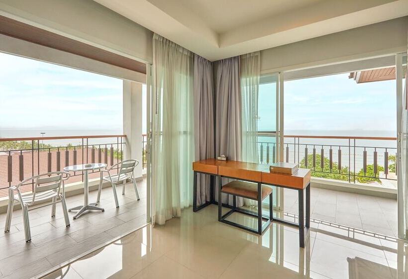 هتل Welcome World Beachfront Resort
